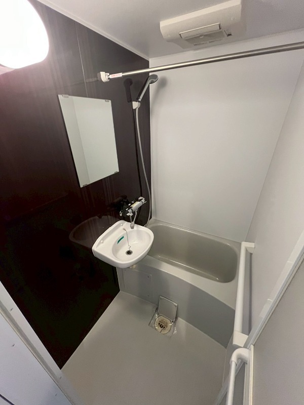 バス・シャワールーム　※掲載写真は、同タイプの別部屋写真です。