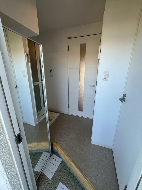 玄関　※掲載写真は、同タイプの別部屋写真です。