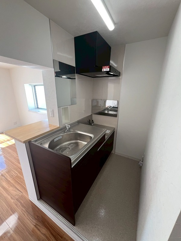 キッチン　※掲載写真は、同タイプの別部屋写真です。