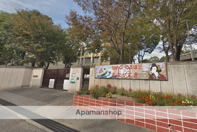 中学校　尼崎市立中学校武庫東中学校（中学校）まで674m