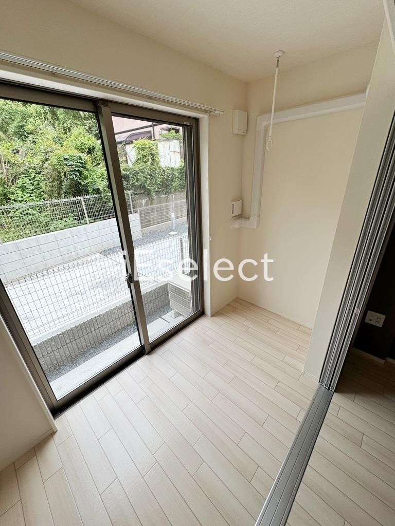 バルコニー　プライベートが守られるインナーテラスです