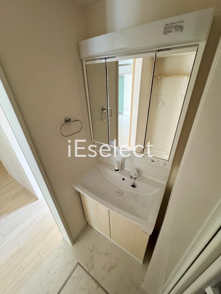 洗面設備　朝の忙しい時間に便利な洗髪化粧台！