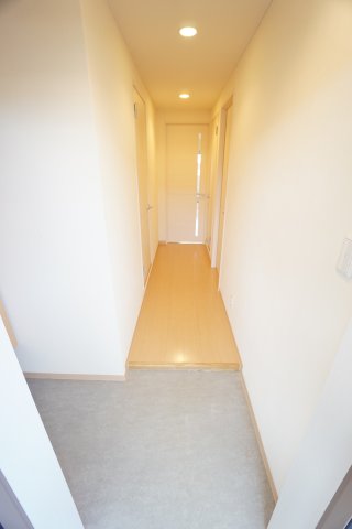 玄関　※同物件・同タイプの写真です。