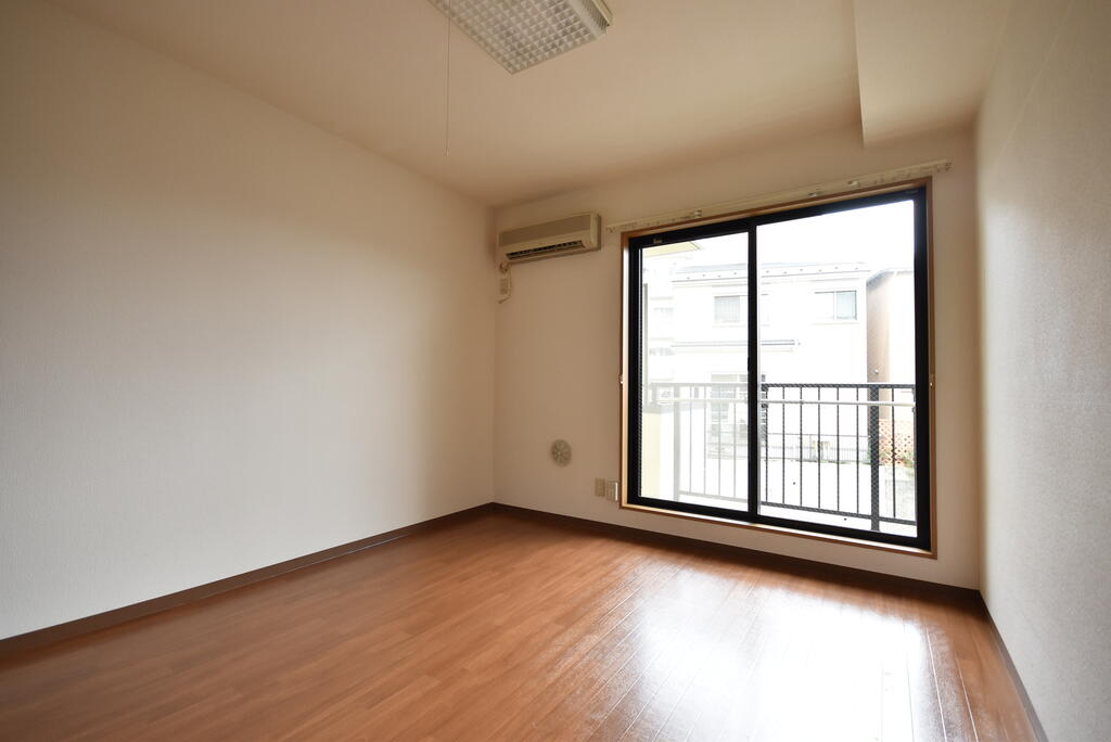 居室・リビング　※退去予定の為、別部屋参考写真です。