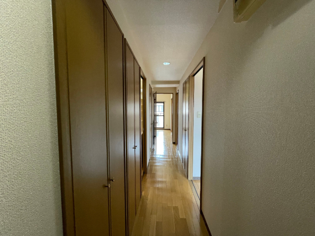 その他　玄関から見た眺めです