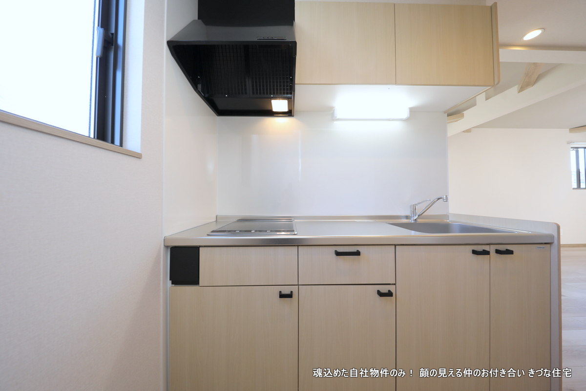 キッチン　IH2口コンロ、ワークトップもあり折る溶離できます。窓有