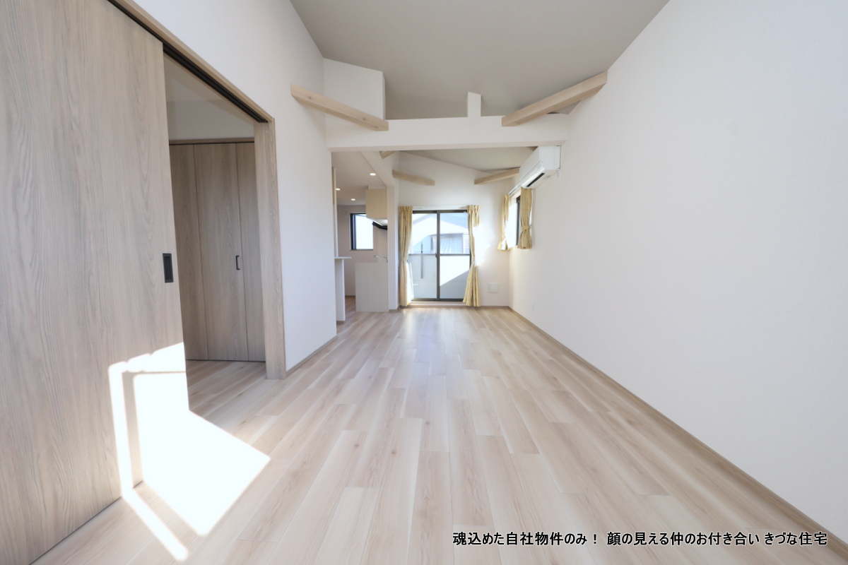 居室・リビング　陽当たりと風通しの良さを是非現地でお確かめください。