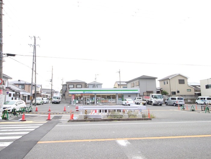 コンビニ　ファミリーマート上町店（コンビニ）まで450m