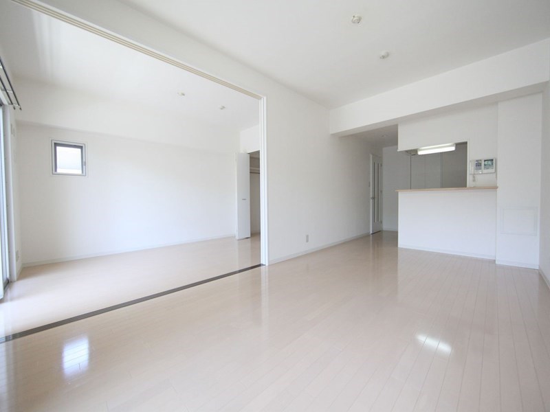 居室・リビング　ＬＤＫ15帖　洋室7.5帖　つなげても仕切っても使えます