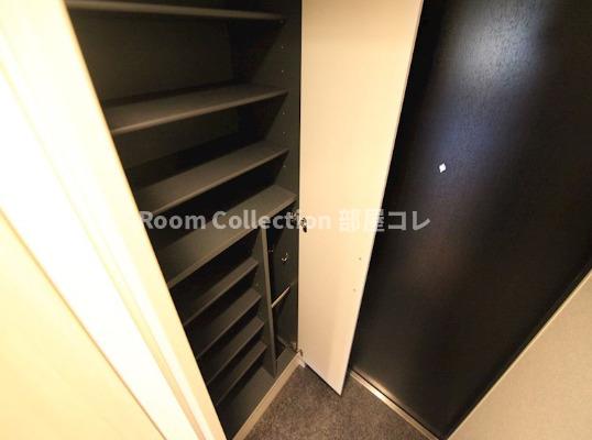 玄関　類似物件参考写真の為 現況と異なる場合現況優先