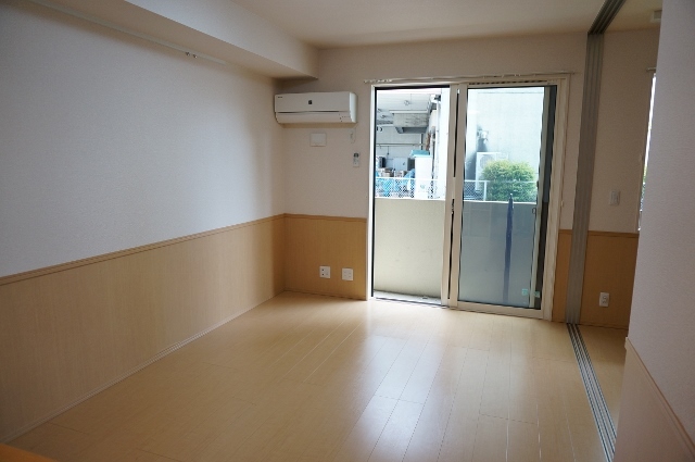 居室・リビング　明るいお部屋です