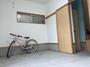 玄関　画像にある自転車・家具類はついておりません。イメージです。