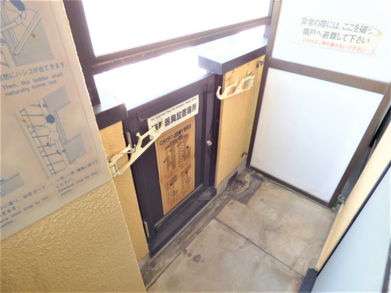 バルコニー　明るいバルコニー