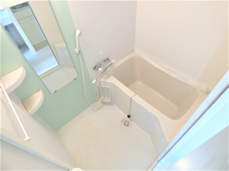 バス・シャワールーム　キレイな浴室