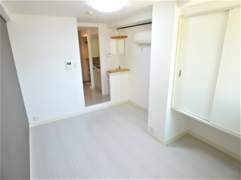 その他部屋・スペース　白を基調とした明るい洋室