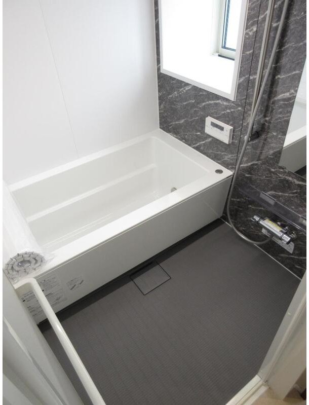 バス・シャワールーム　雨の日でも安心の浴室乾燥機付きです♪