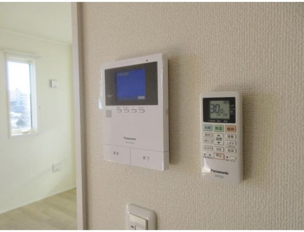 セキュリティ　女性の方でも安心のモニター付きインターフォン♪