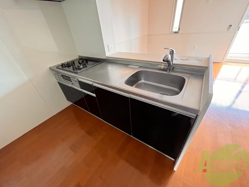 キッチン　キッチンです。シンクもピカピカですね。これは嬉しいです