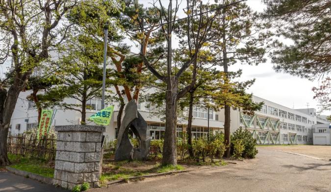 小学校　札幌市立幌西小学校（小学校）まで384m