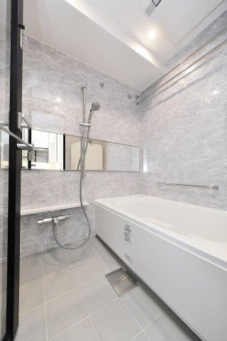 バス・シャワールーム　写真は同タイプ住居です。