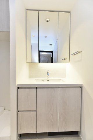 洗面設備　写真は同タイプ住居です。