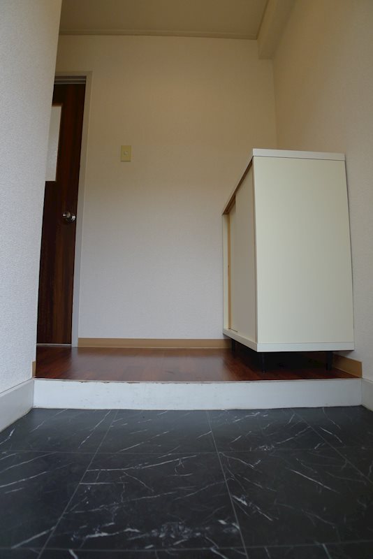 玄関　写真は別号室