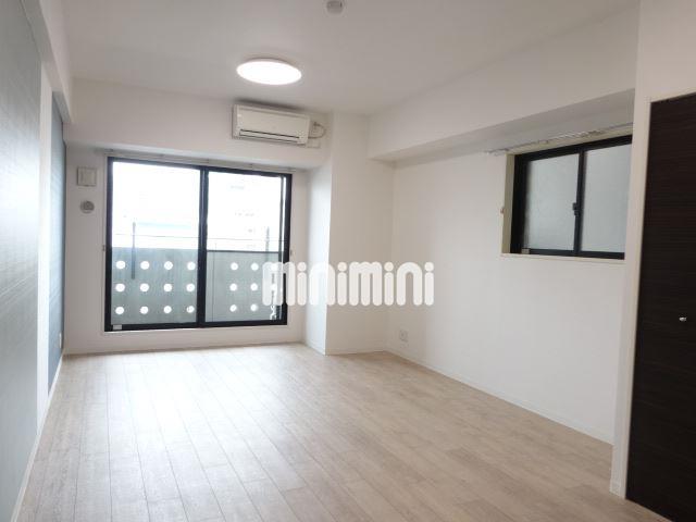 居室・リビング　南向きの日当たりの良いお部屋