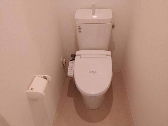 トイレ　温水洗浄便座完備