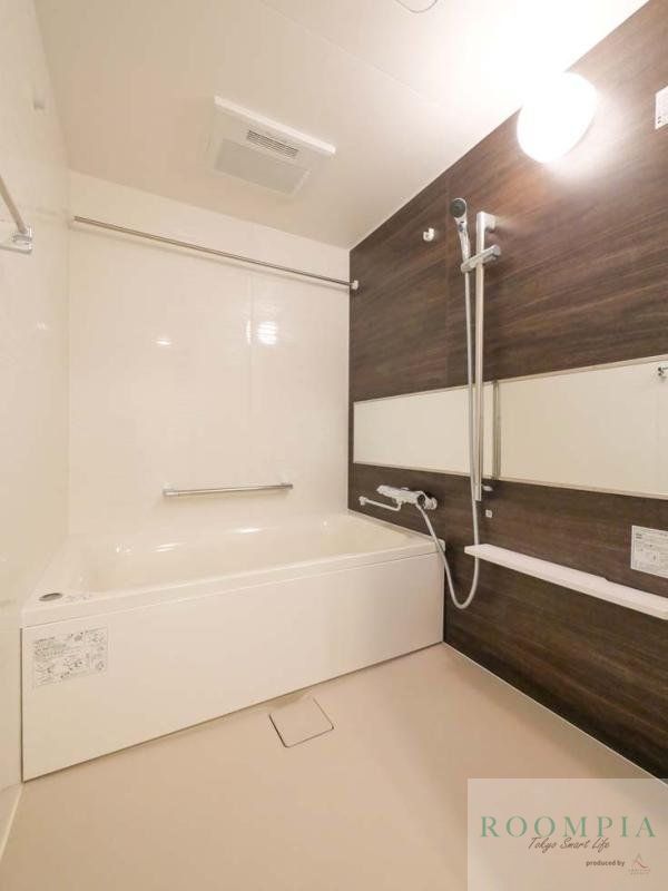 バス・シャワールーム　※同タイプの別のお部屋です。