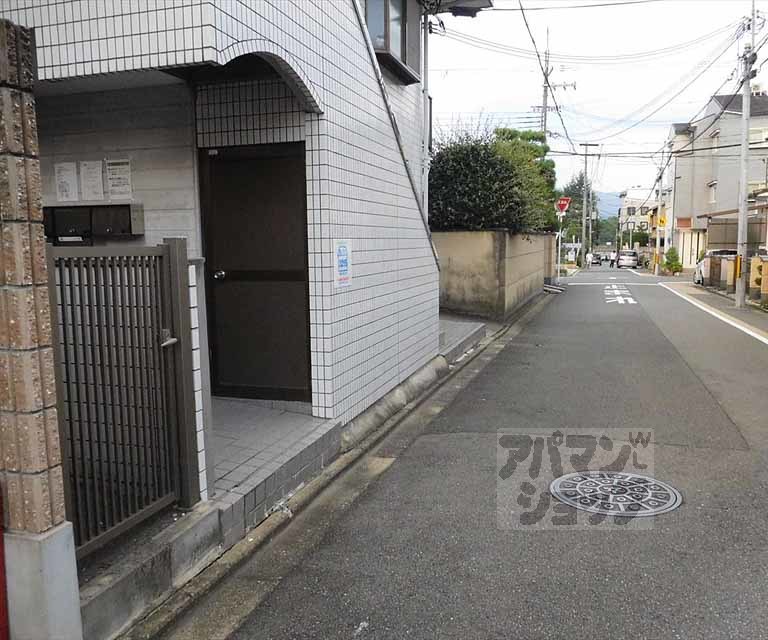 その他　前面道路です。