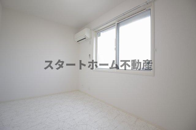 その他部屋・スペース　広くて明るい寝室