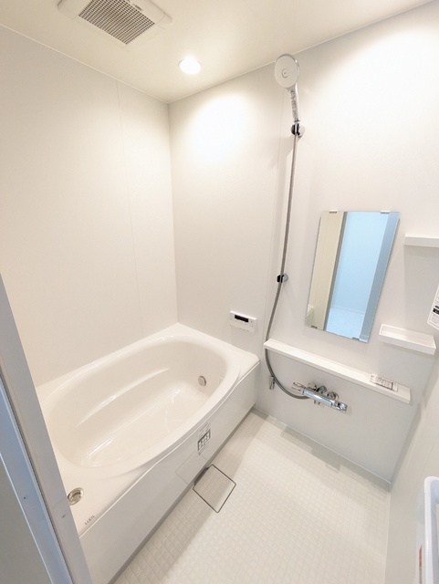 バス・シャワールーム　追焚付きでゆったりバスタイムを楽しめます！