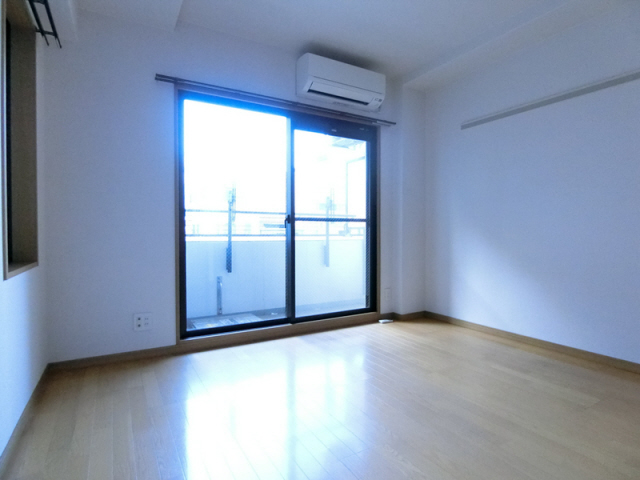 居室・リビング　室内