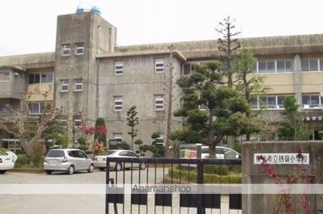 小学校　鴇嶺小学校（小学校）まで950m