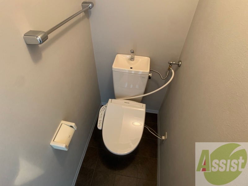 トイレ　こちらはトイレです。清潔感があり、安心して使用できます。