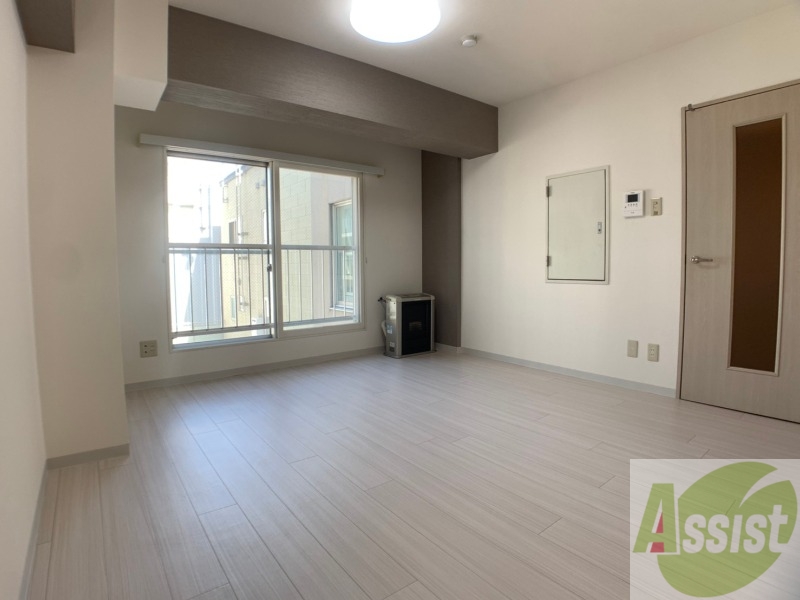 その他部屋・スペース　白さが清潔感を出してくれます。お部屋も明るいですね。