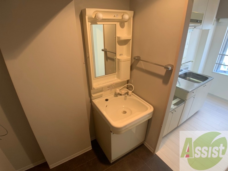 洗面設備　洗面台。身支度にはかかせないですよね～。