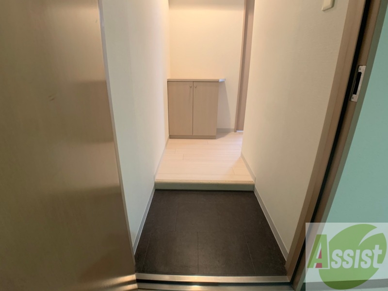 玄関　玄関の様子です。明るい印象ですね。気分もあがりそう。