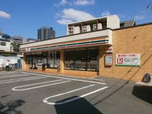 コンビニ　セブンイレブン（コンビニ）まで600m