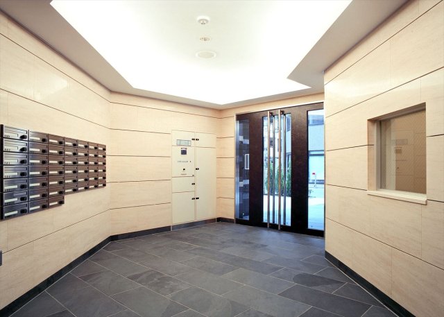 エントランス　ゆとりのあるエントランスです