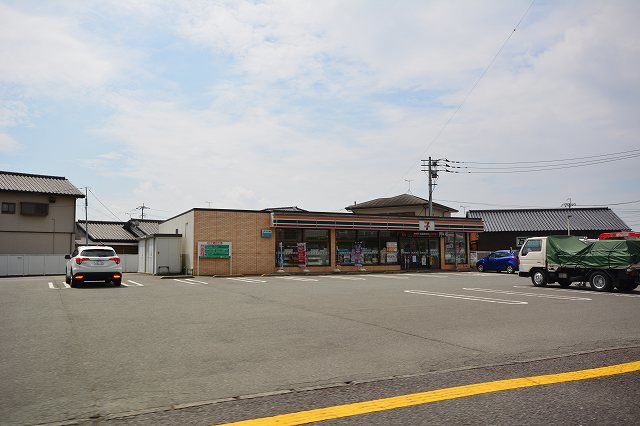 コンビニ　セブンイレブン（コンビニ）まで800m