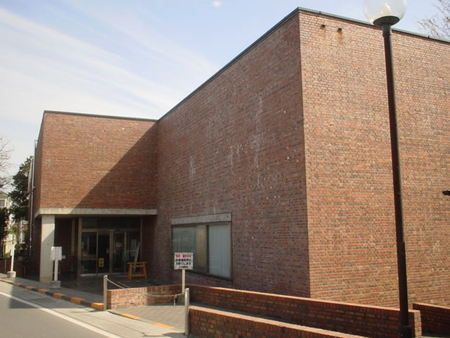 図書館　日野市立中央図書館（図書館）まで400m