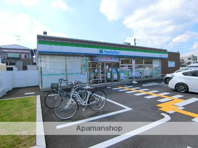 コンビニ　ファミリーマート（コンビニ）まで596m