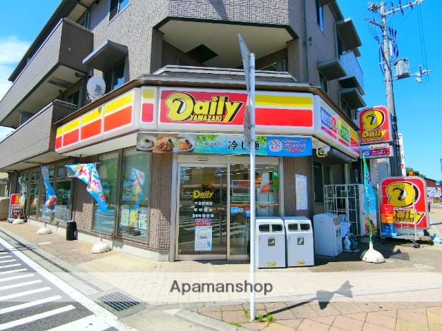 コンビニ　デイリーヤマザキ（コンビニ）まで649m