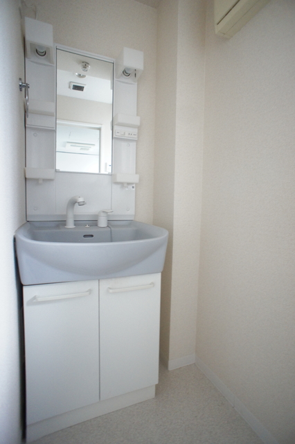 洗面設備　独立洗面台付きで落ち着いて身支度ができます☆