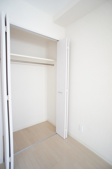 収納　パイプハンガー付なのでジャケット等も収納可能ですね☆