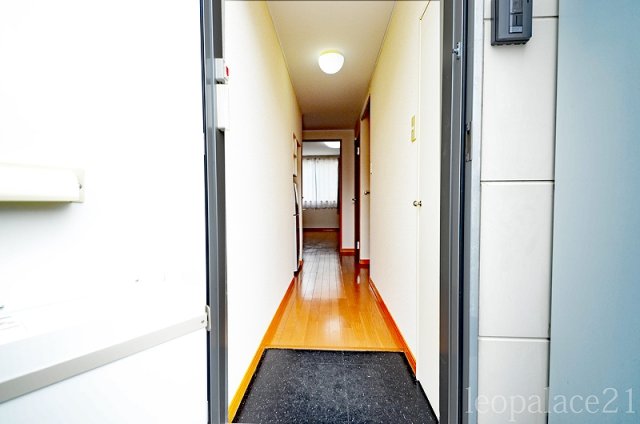 玄関　実際と異なる場合がございます。