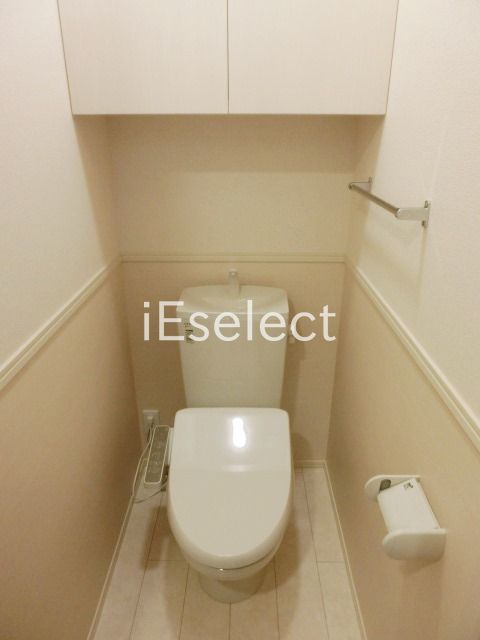 トイレ　温水洗浄機能付きトイレ