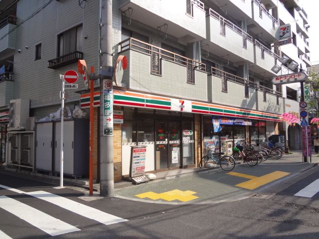 コンビニ　セブンイレブン葛飾青戸３丁目店（コンビニ）まで330m