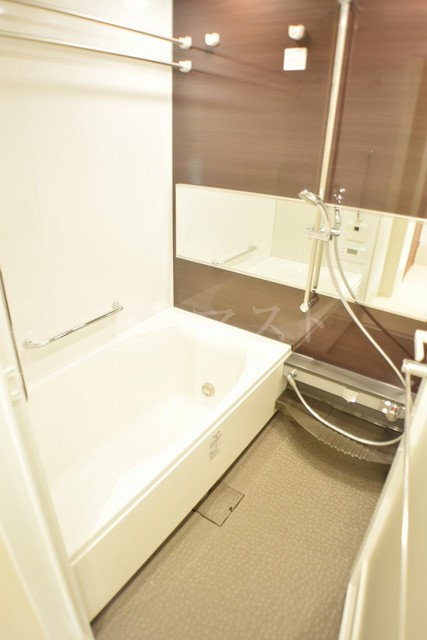 バス・シャワールーム　同マンションの別居室の室内写真になります。